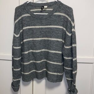 Divided by H&M Large Cropped Pullover Sweater Gray White Stripes